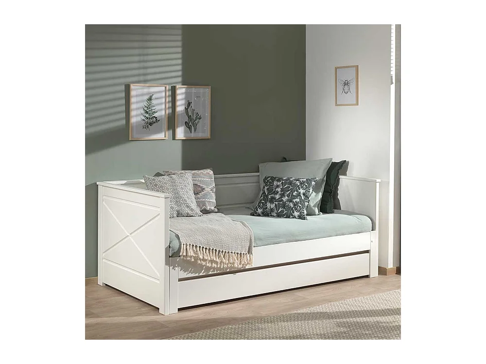 Weißes Kojenbett mit einem Ausziehbett Landhausstil