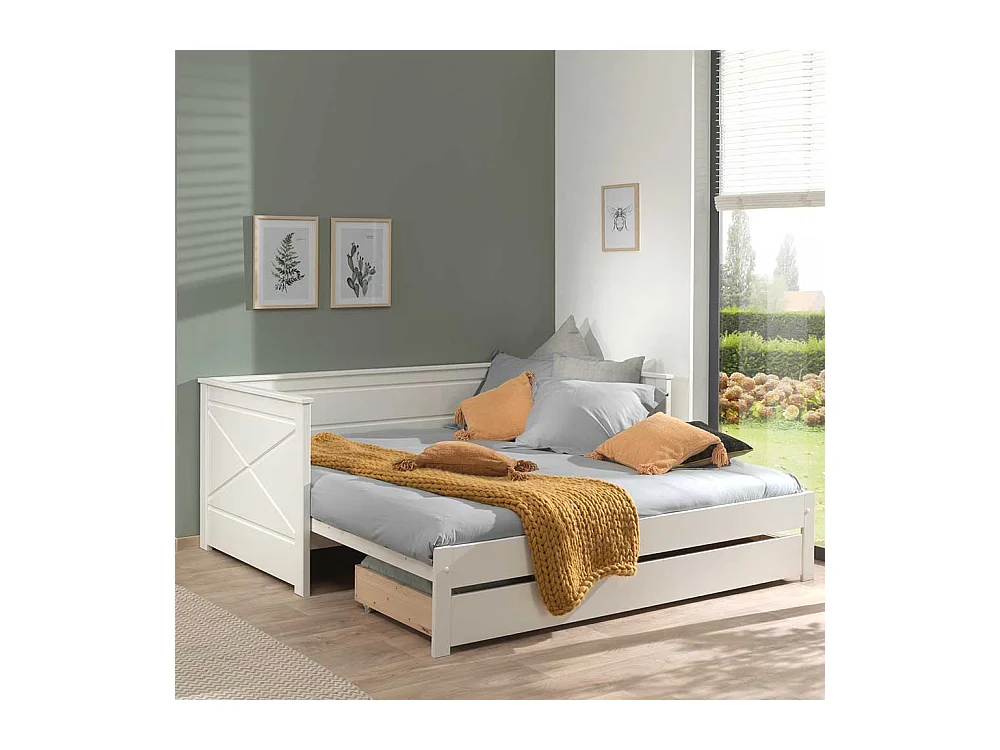 Weißes Kojenbett mit einem Ausziehbett Landhausstil