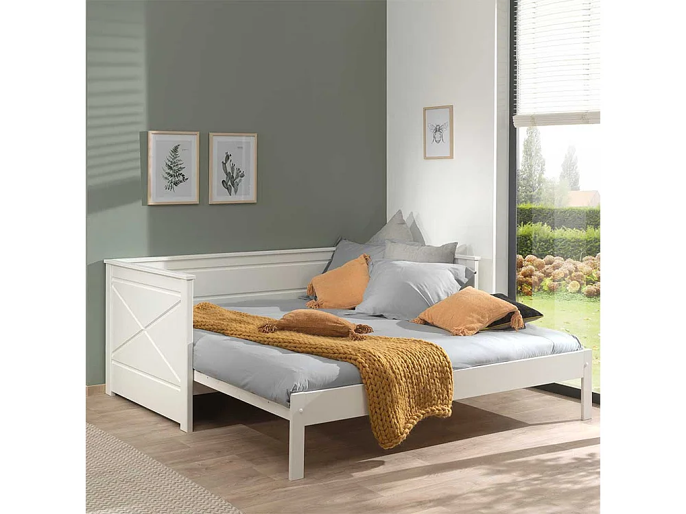 Weißes Kojenbett mit einem Ausziehbett Landhausstil