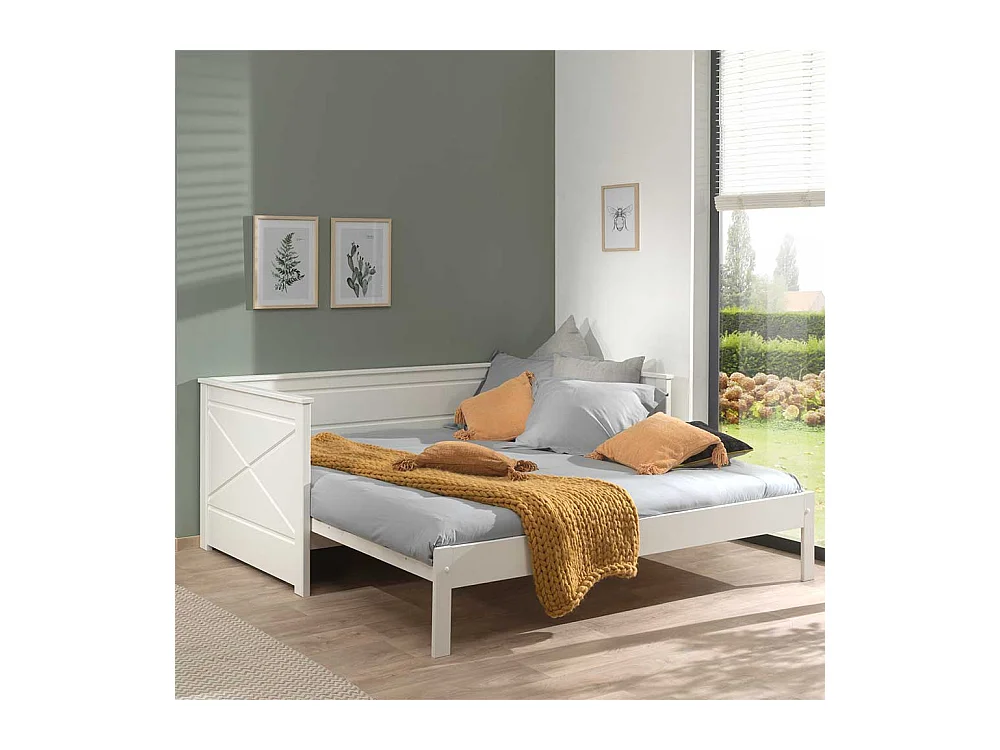 Weißes Kojenbett mit einem Ausziehbett Landhausstil