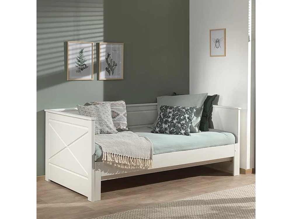 Weißes Kojenbett mit einem Ausziehbett Landhausstil