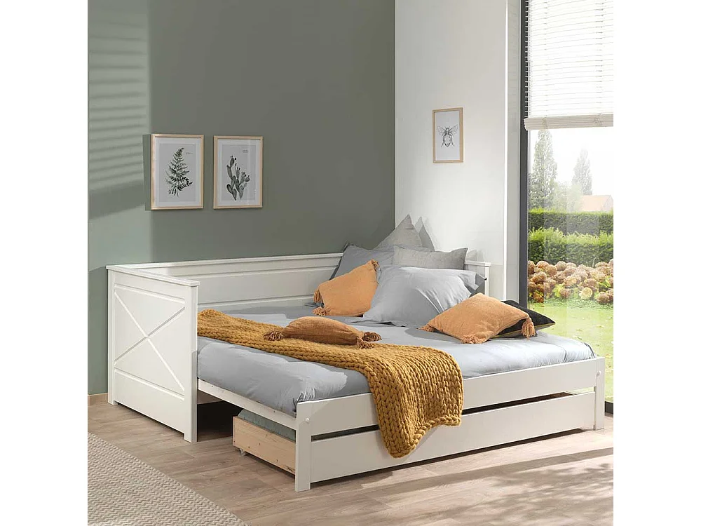 Weißes Kojenbett mit einem Ausziehbett Landhausstil