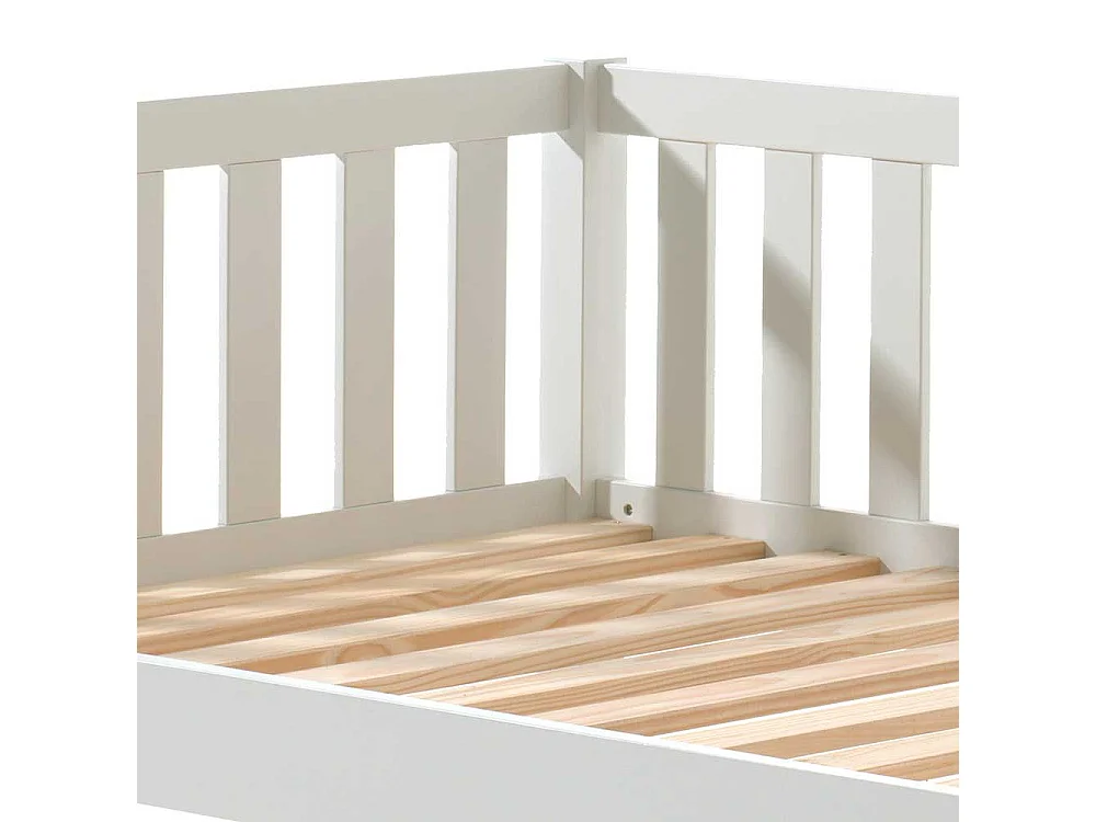 Weißes Kastenbett aus Kiefer Massivholz Skandi Design