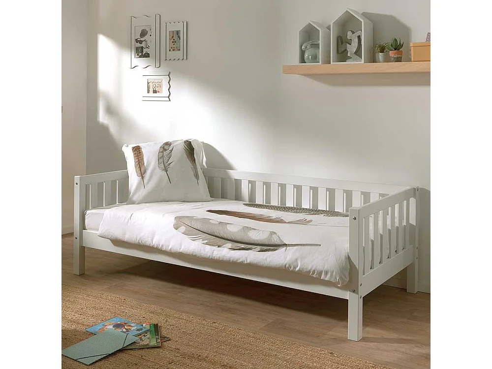 Weißes Kastenbett aus Kiefer Massivholz Skandi Design