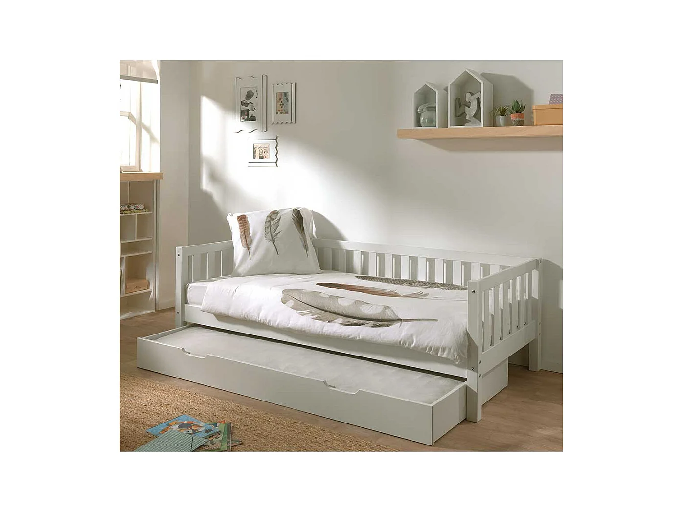 Weißes Kastenbett aus Kiefer Massivholz Skandi Design