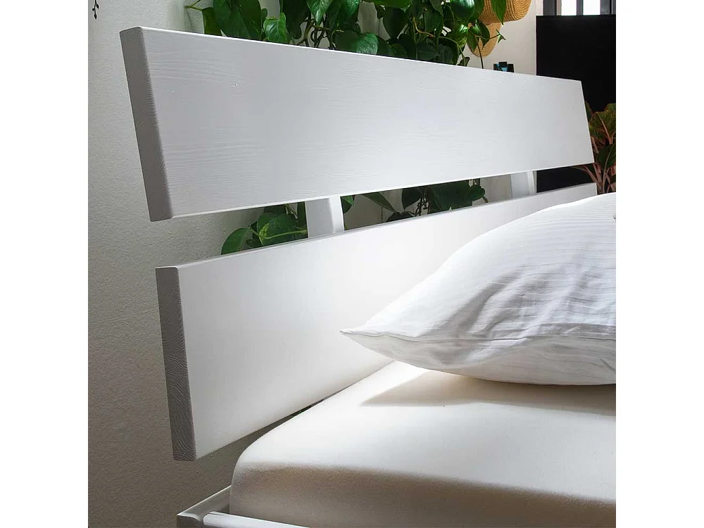 Weißes Fichte Massivholzbett in modernem Design wahlweise mit Bettkasten