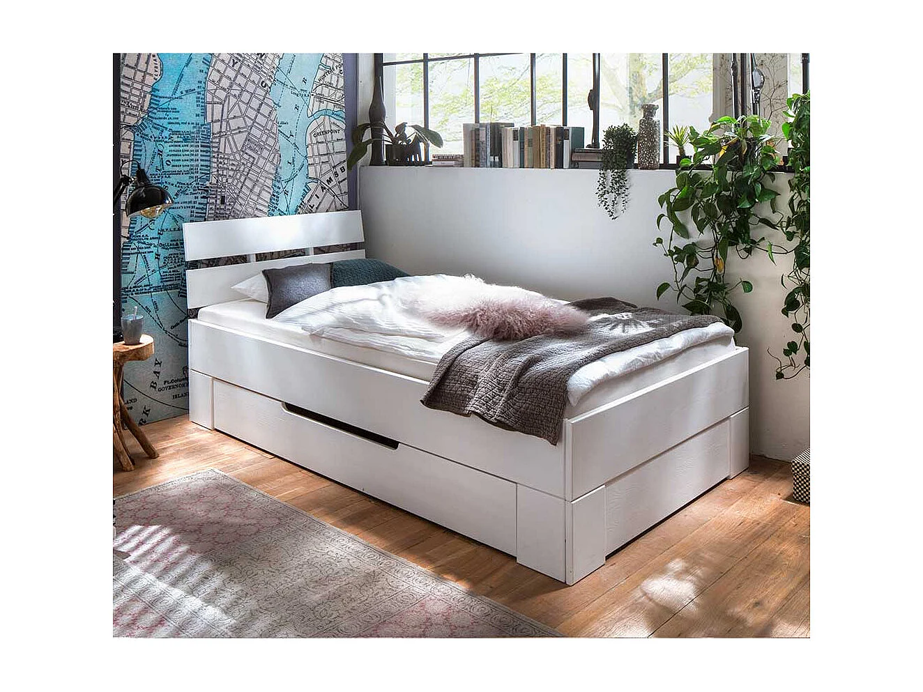 Weißes Fichte Massivholzbett in modernem Design wahlweise mit Bettkasten