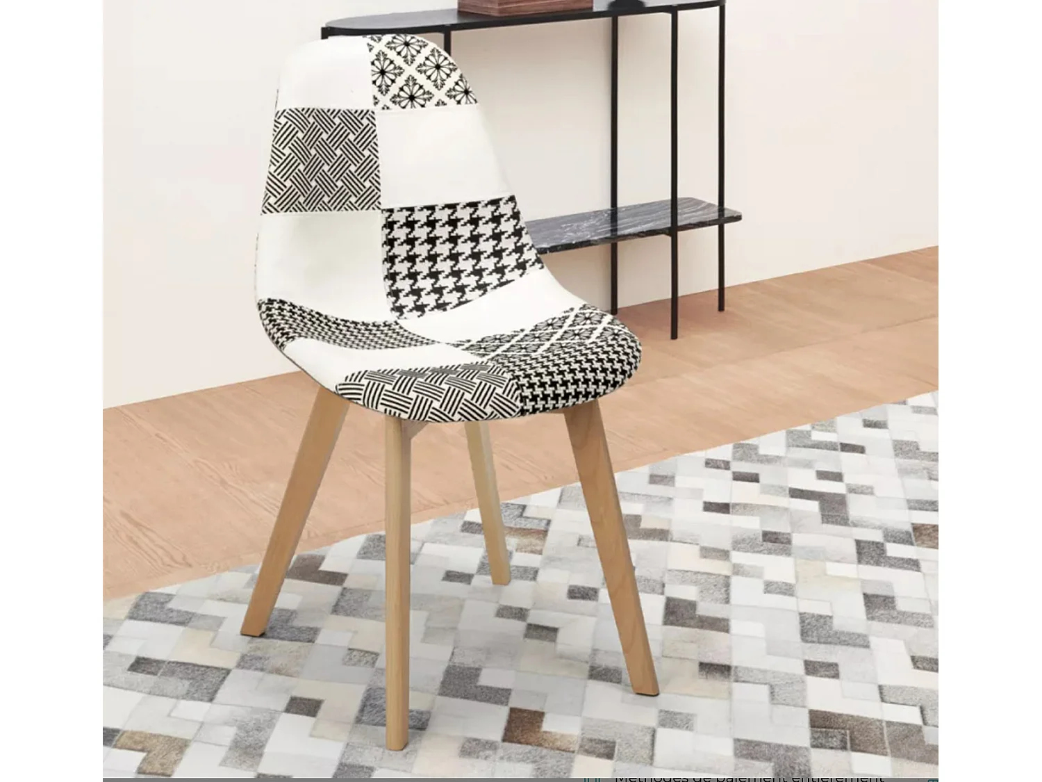 Chaise en tissu patchwork blanc, gris et pieds en bois naturel Vinto