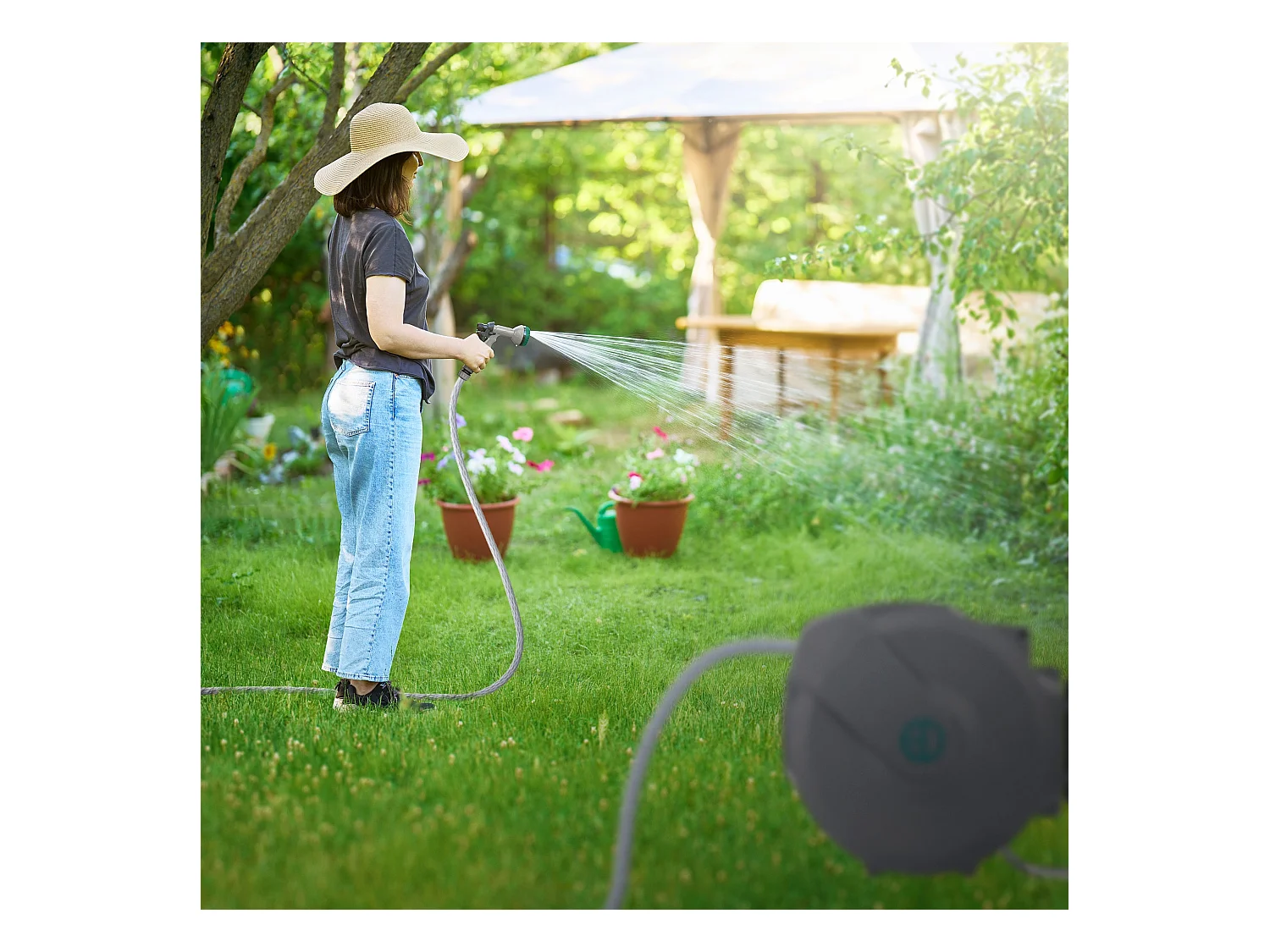 Enrouleur de tuyau d'arrosage mural 15m + 1,5m pivotant à 180° rétraction automatique fonction d'arrêt 9 fonctions de pulvérisation en PVC/plastique