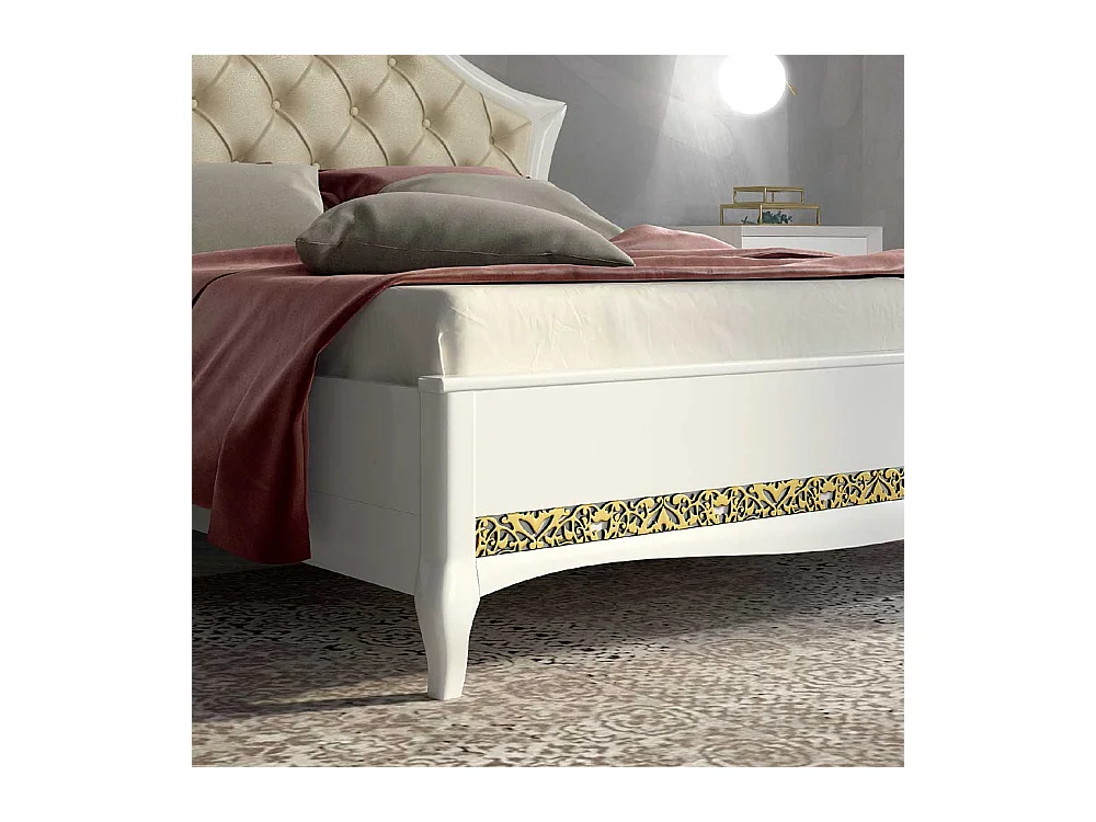 Romantisches Bett in Weiß und Goldfarben Nachttischen (dreiteilig)