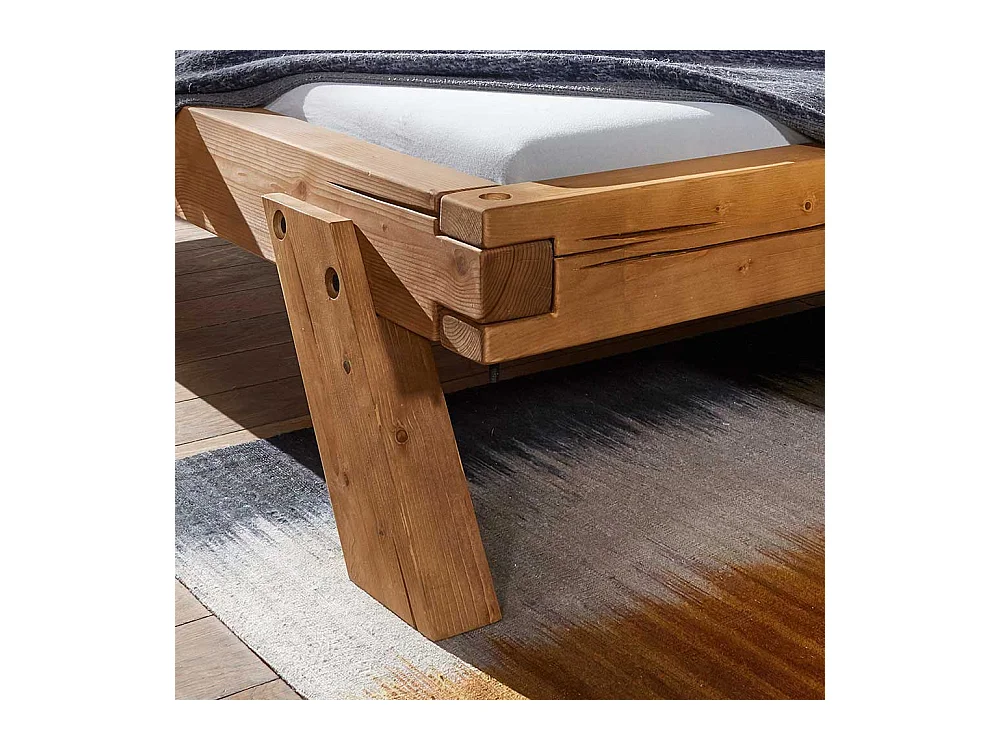 Holzbalkenbett aus Kiefer Massivholz Eiche Honigfarben