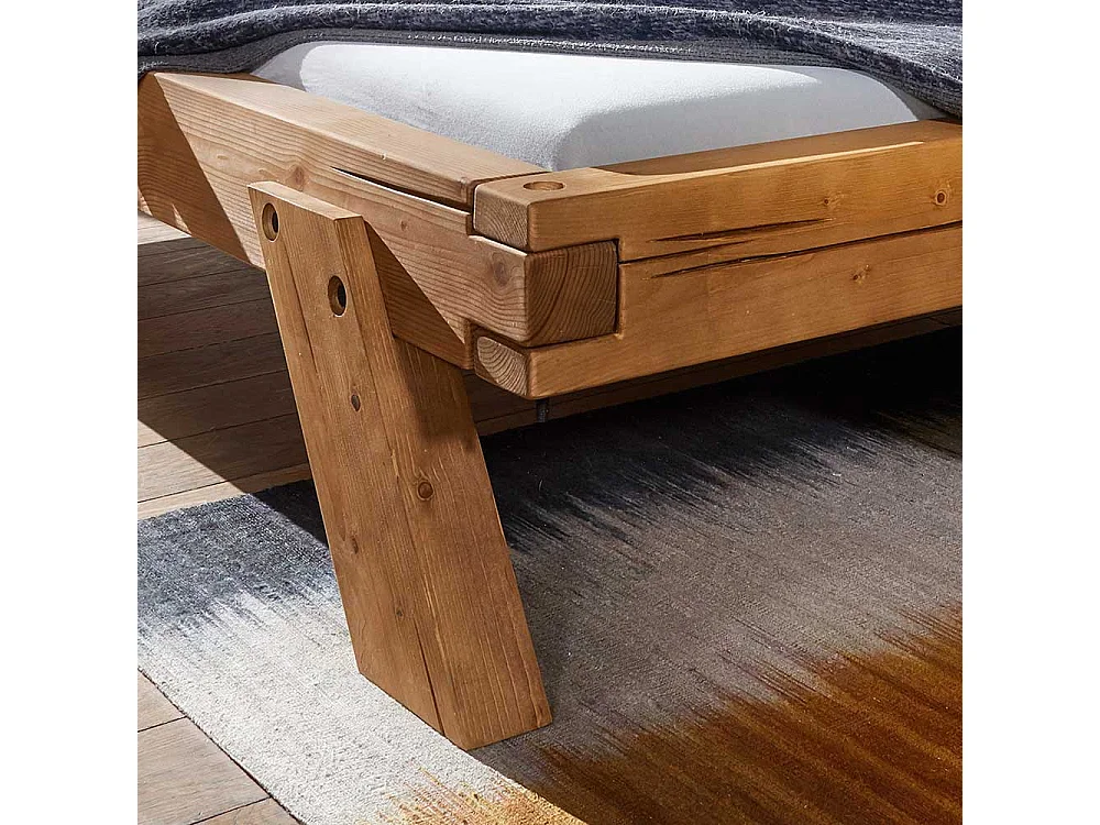 Holzbalkenbett aus Kiefer Massivholz Eiche Honigfarben