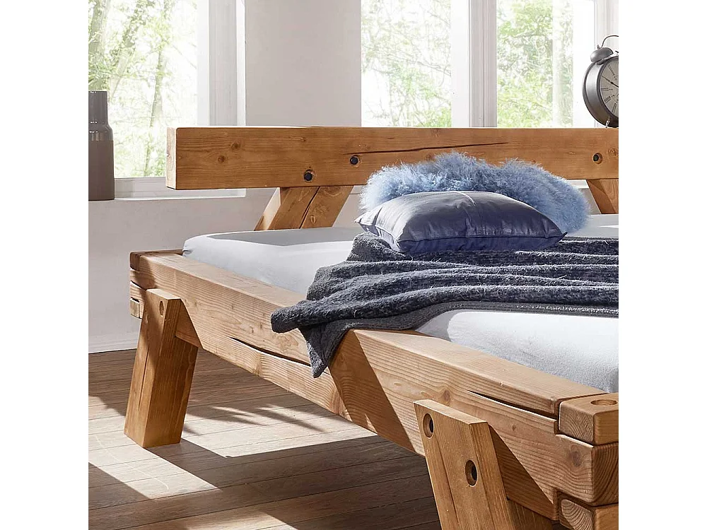 Holzbalkenbett aus Kiefer Massivholz Eiche Honigfarben