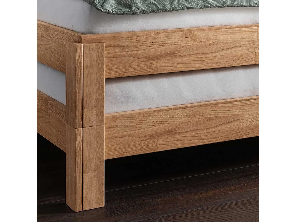 Holzbett Massivholzbettgestell aus Wildeiche Massivholz mit Vierfußgestell aus Holz