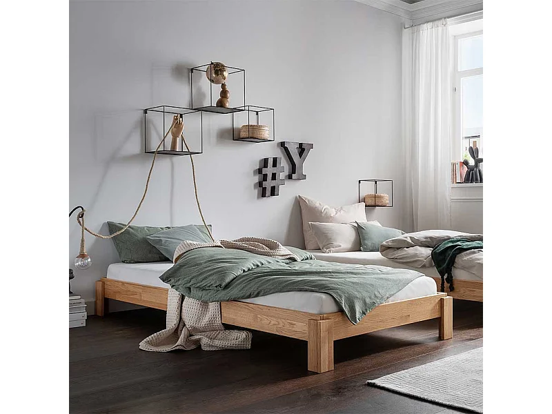 Holzbett Massivholzbettgestell aus Wildeiche Massivholz mit Vierfußgestell aus Holz