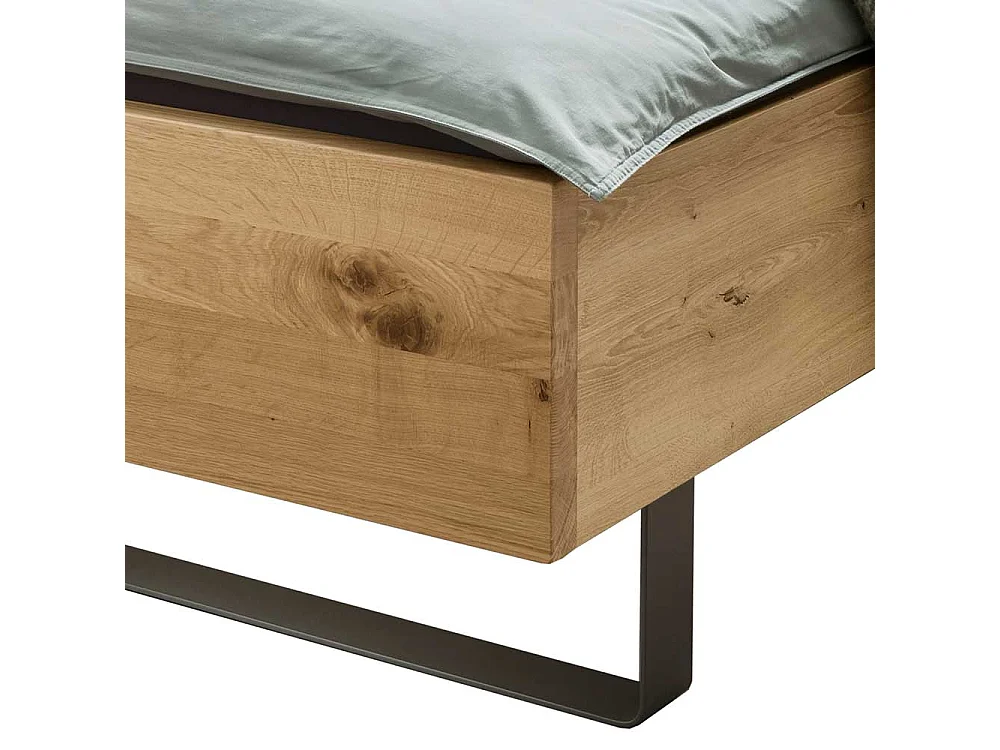 Industriestil Doppelbett in Wildeiche Bianco Wange und Bügelgestell