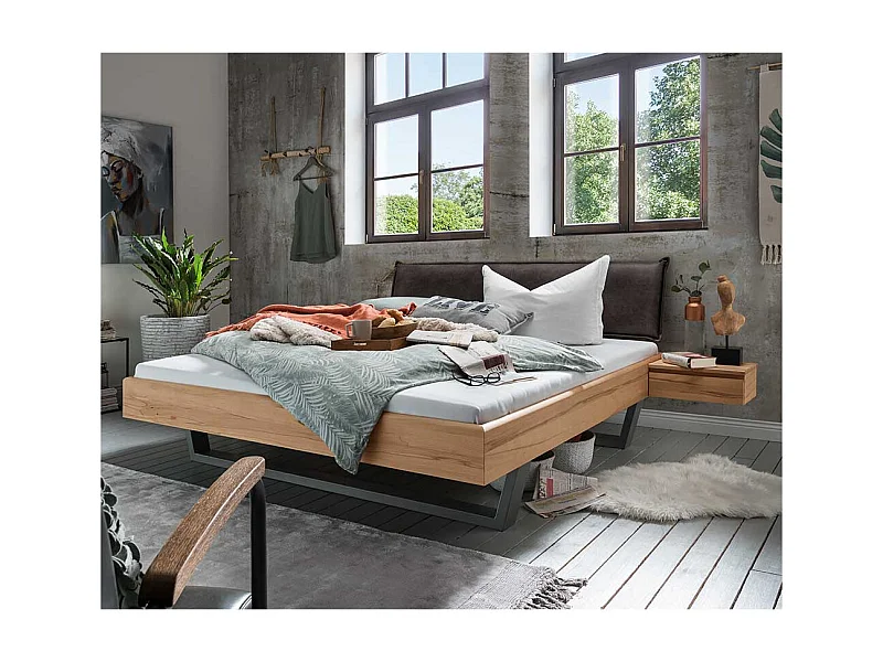 Polsterkopfteil Bett aus Kernbuche Massivholz zwei Nachtkommoden (dreiteilig)