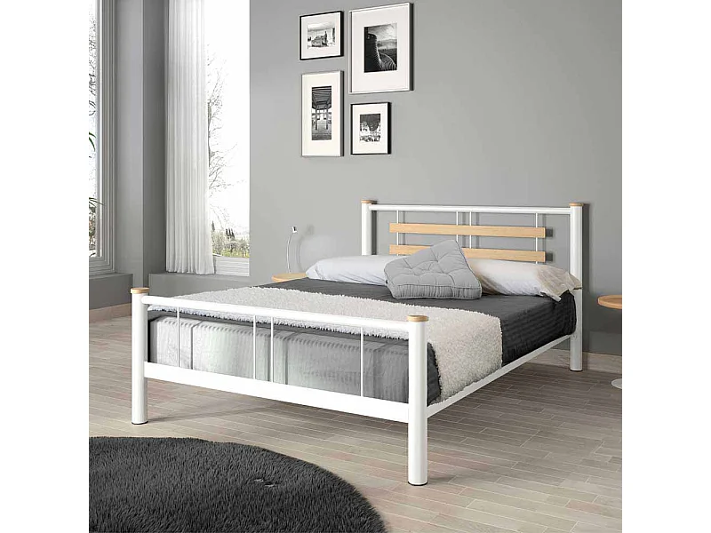 Metallbett in Weiß mit Eiche Massivholz