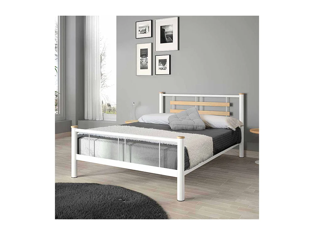 Metallbett in Weiß mit Eiche Massivholz