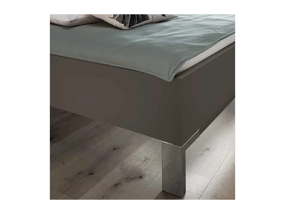 Doppelbett Bett mit Polster Kopfteil in modernem Design