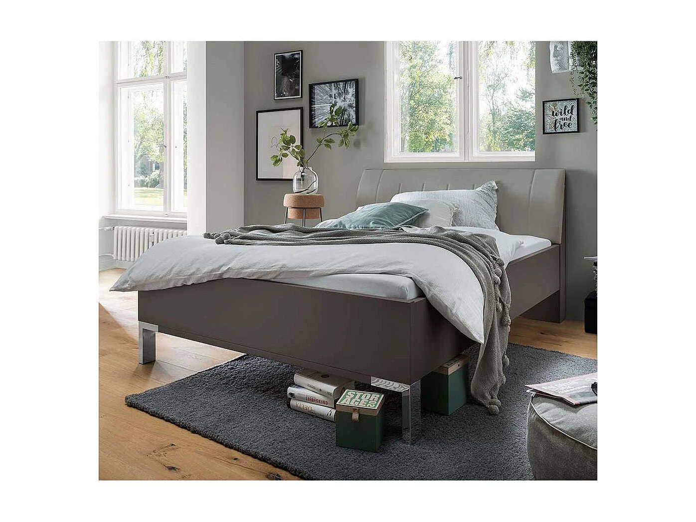 Doppelbett Bett mit Polster Kopfteil in modernem Design