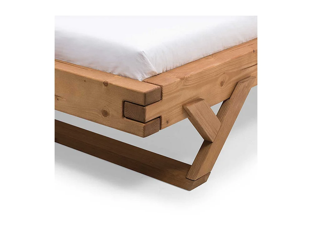 Balken Massivholzbett aus Fichte geölt Kufenfüßen