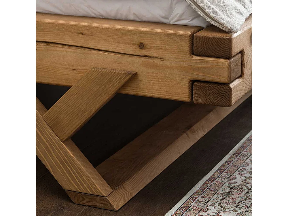 Balken Massivholzbett aus Fichte geölt Kufenfüßen