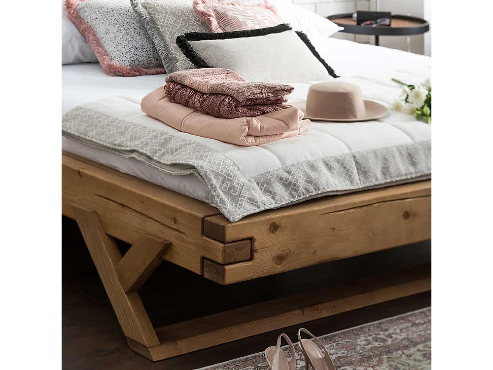 Balken Massivholzbett aus Fichte geölt Kufenfüßen