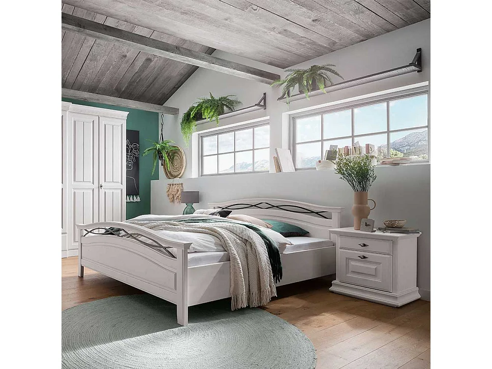 Massives Holzbett in Weiß optional mit Nachtkommoden