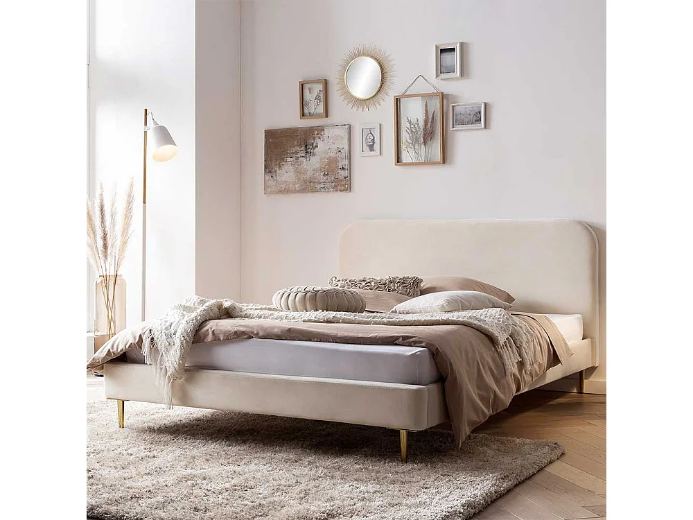 Samt Bett in Beige Vierfußgestell aus Metall Goldfarben