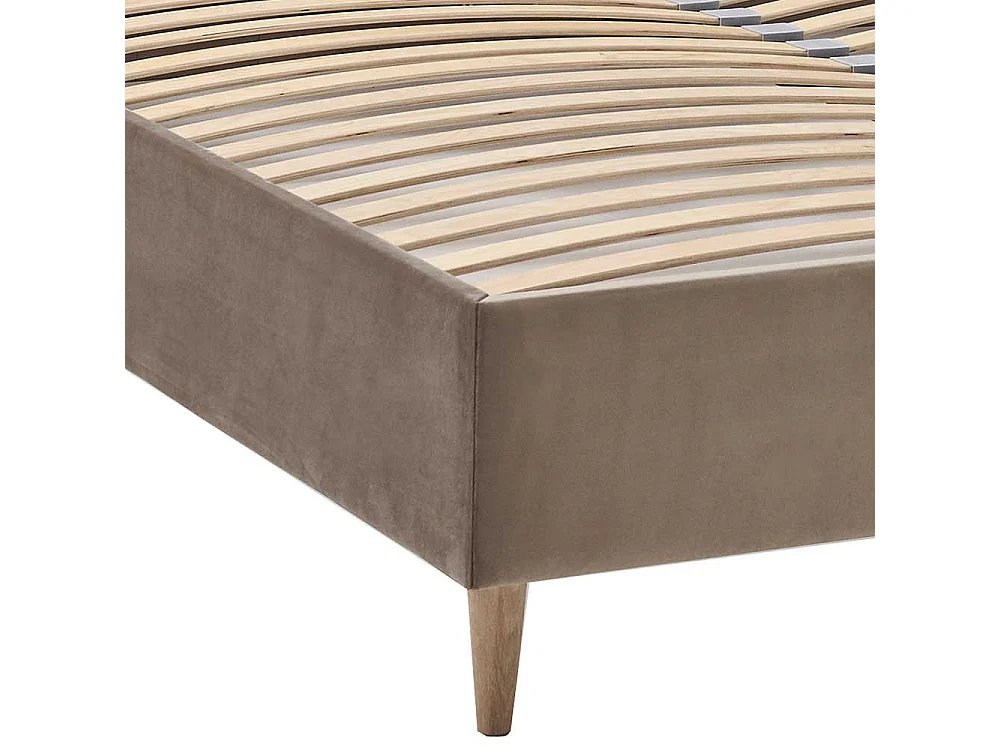 Polster Bett 140x200 cm in Taupe Samt Vierfußgestell aus Holz