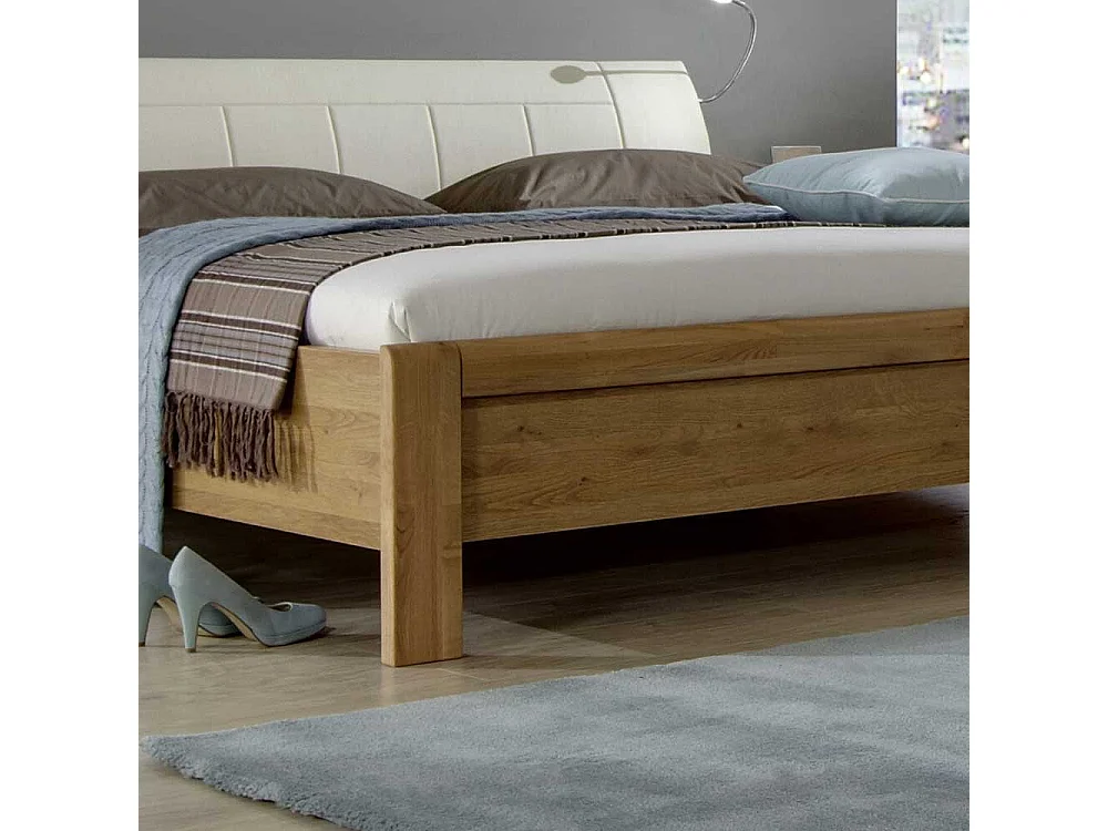 Eichebett mit Polsterkopfteil 180x200