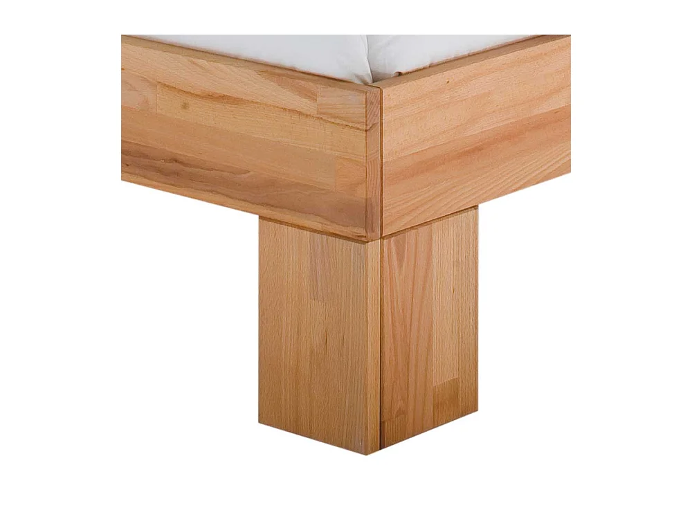 Bett in Kernbuchefarben modern