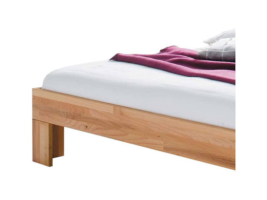 Bett in Kernbuchefarben modern