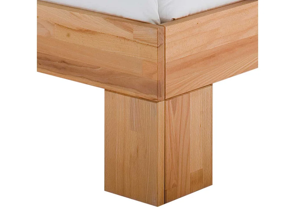 Bett in Kernbuchefarben modern