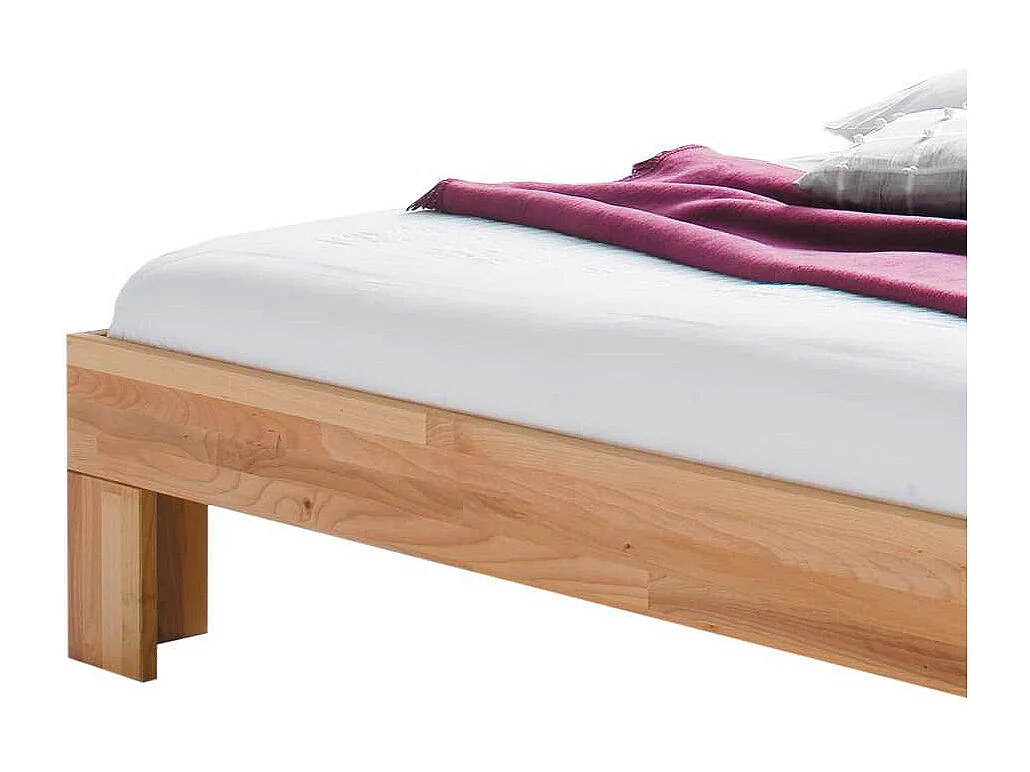 Bett in Kernbuchefarben modern