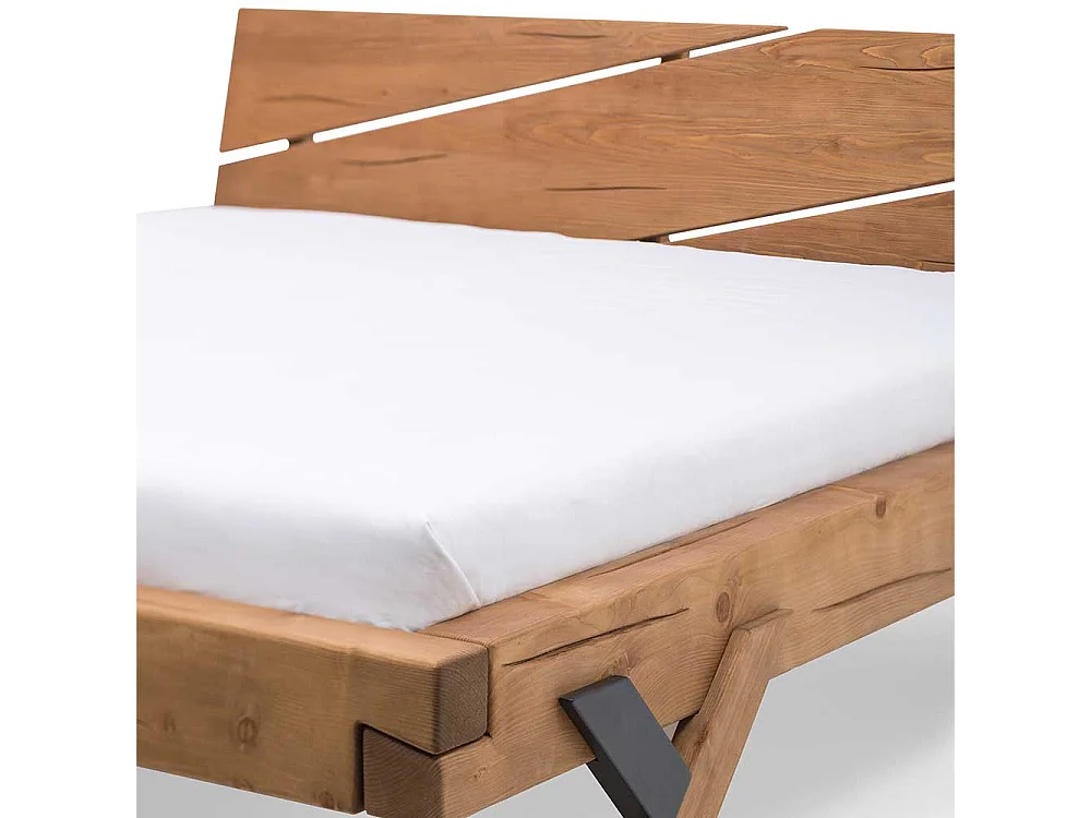 Balkenbett aus Fichte Massivholz Antik Finish