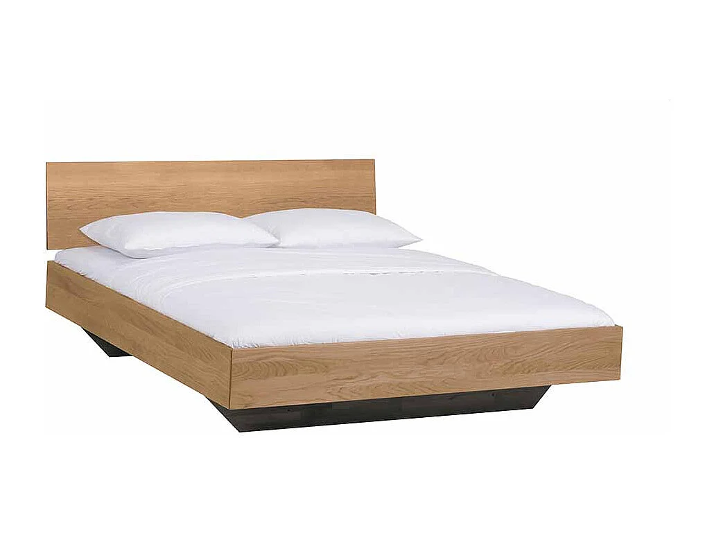 Bett aus Wildeiche massiv honigfarben geölt