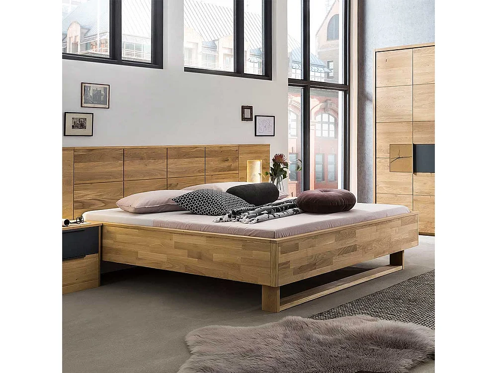 Massivholz Bett aus Eiche geölt Bügelgestell