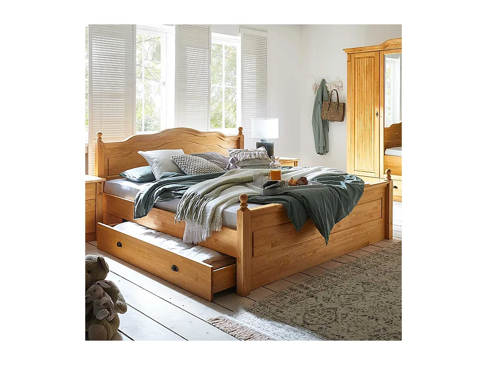 Massivholzbett im Landhausstil Kiefer gebeizt und geölt