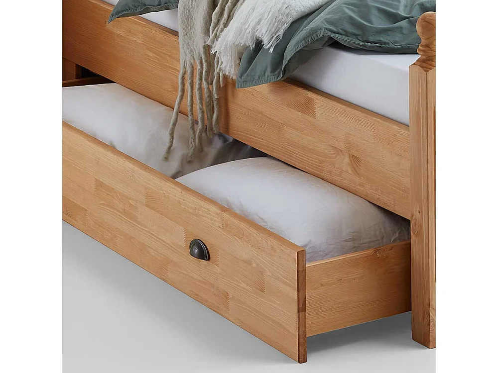 Massivholzbett im Landhausstil Kiefer gebeizt und geölt