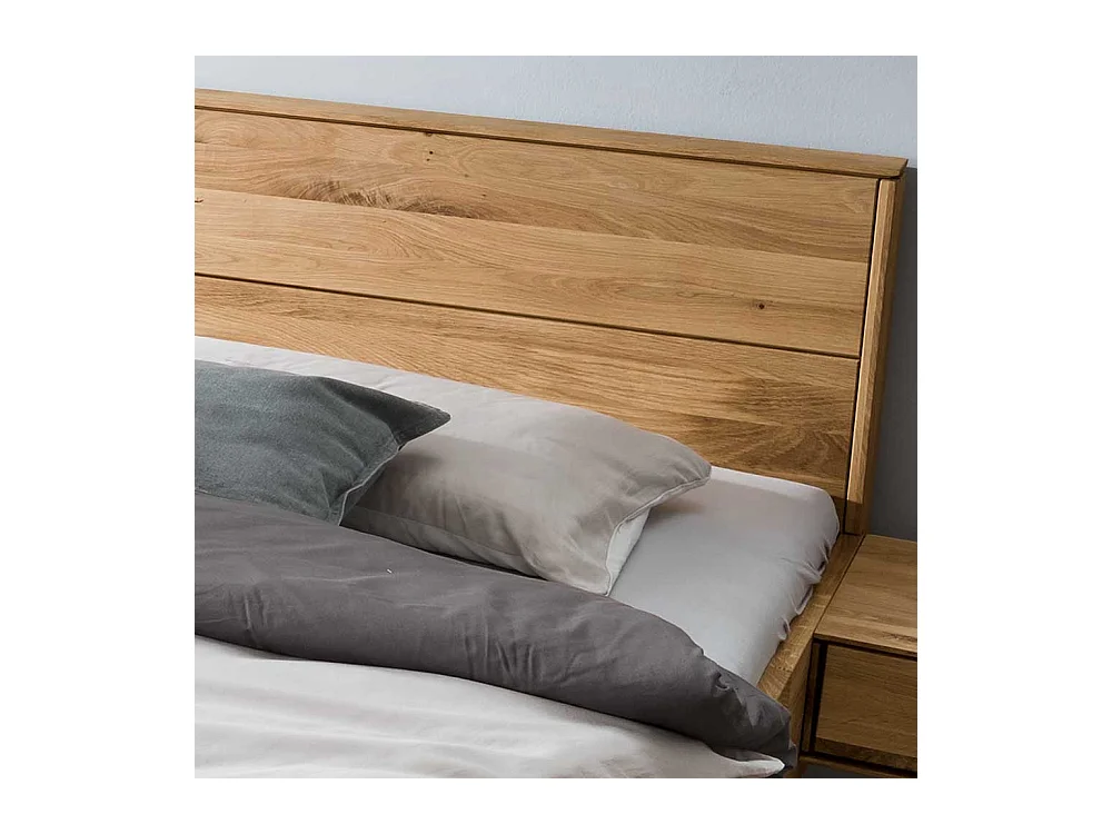 Großes Bett mit Nachtkommoden aus Wildeiche Massivholz geölt modern (dreiteilig)