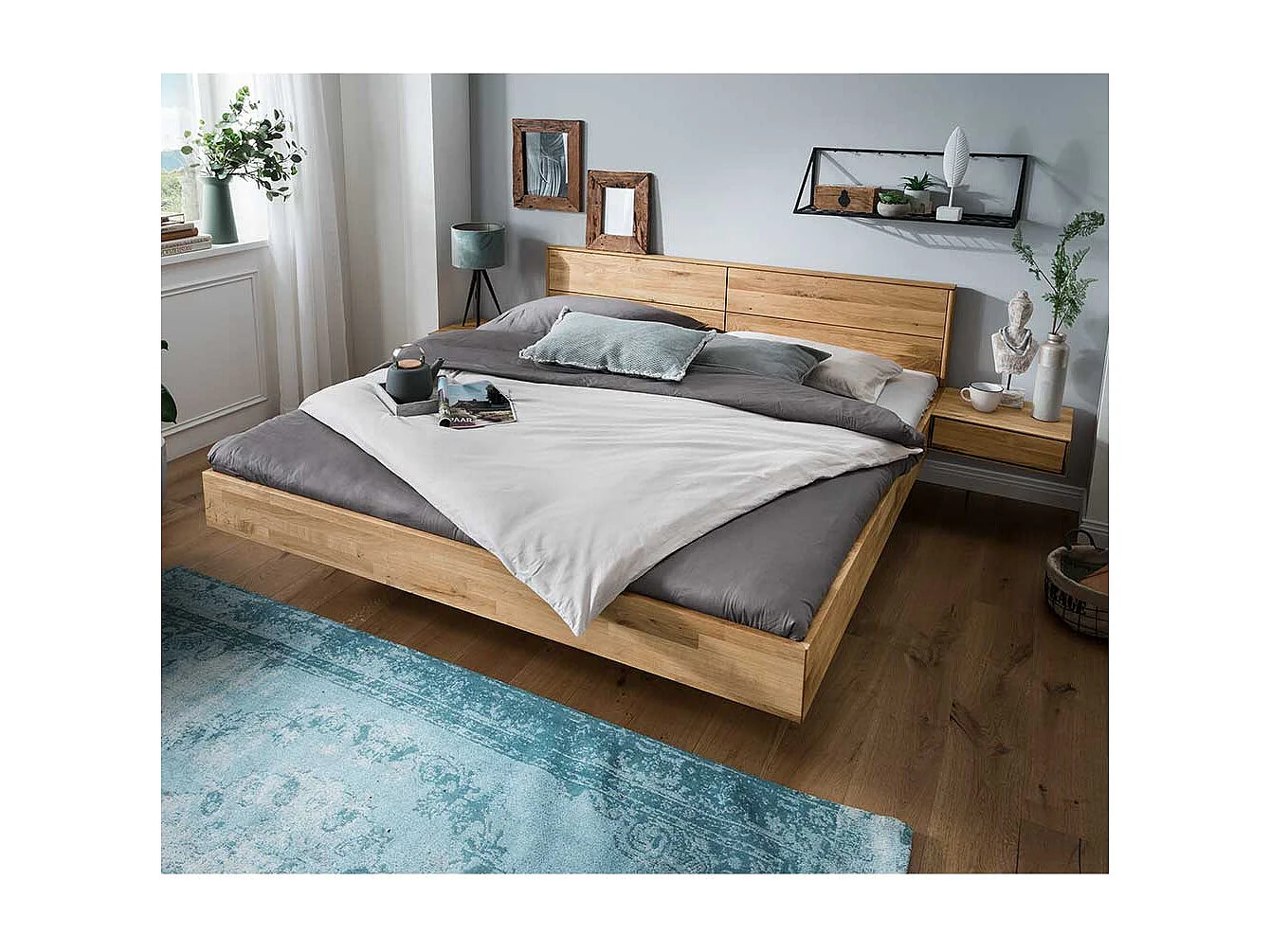 Großes Bett mit Nachtkommoden aus Wildeiche Massivholz geölt modern (dreiteilig)