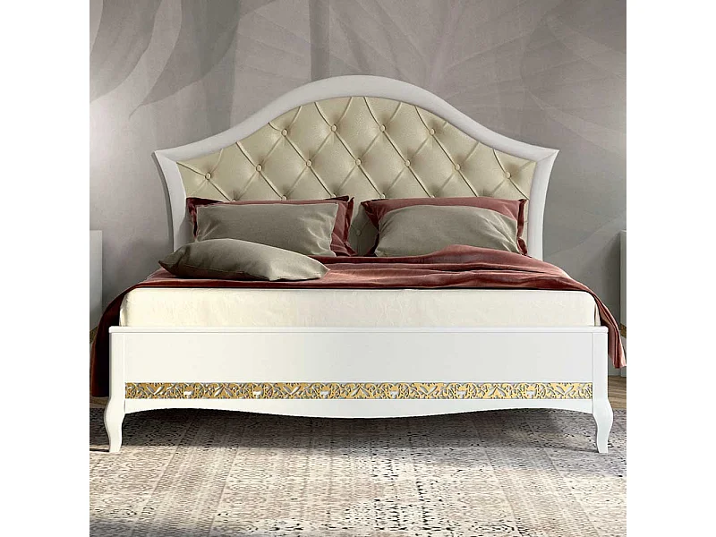 Designerbett in Weiß Blattgold verziert