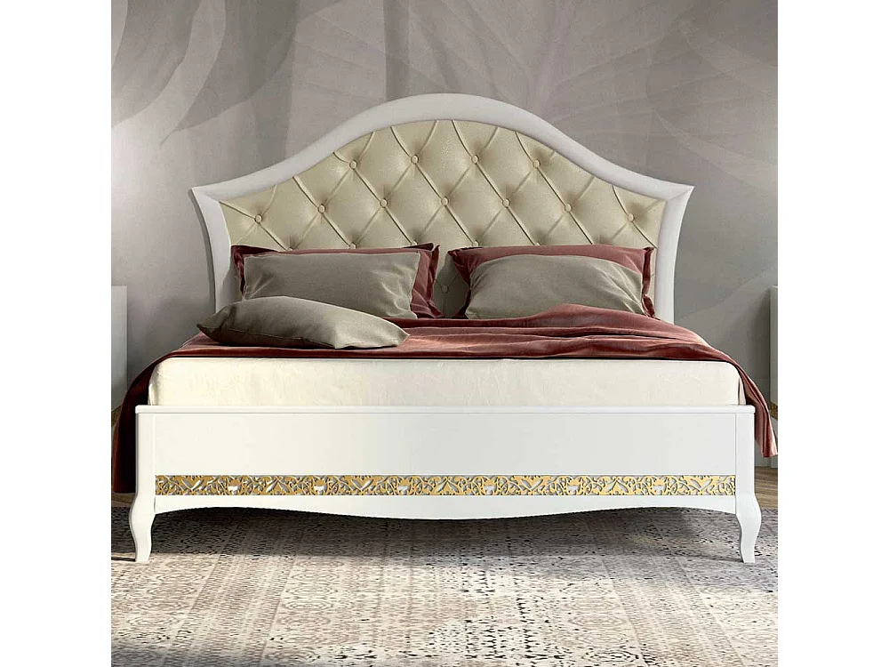 Designerbett in Weiß Blattgold verziert