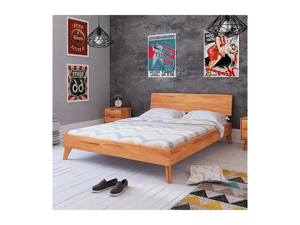 Niedriges Bett aus Kernbuche Massivholz geölt