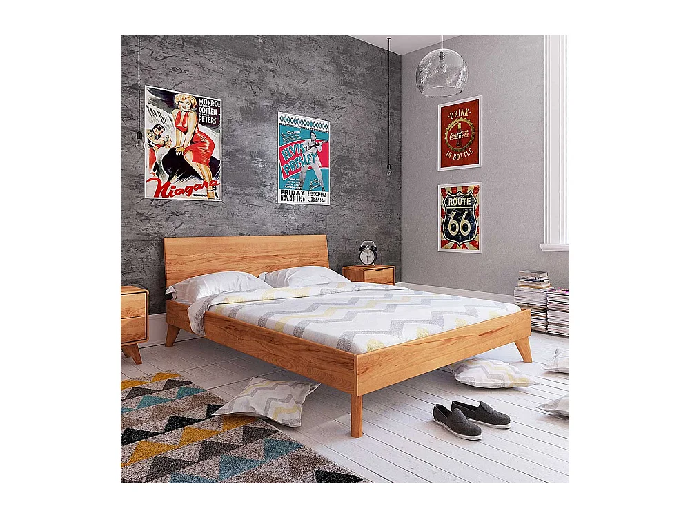 Niedriges Bett aus Kernbuche Massivholz geölt