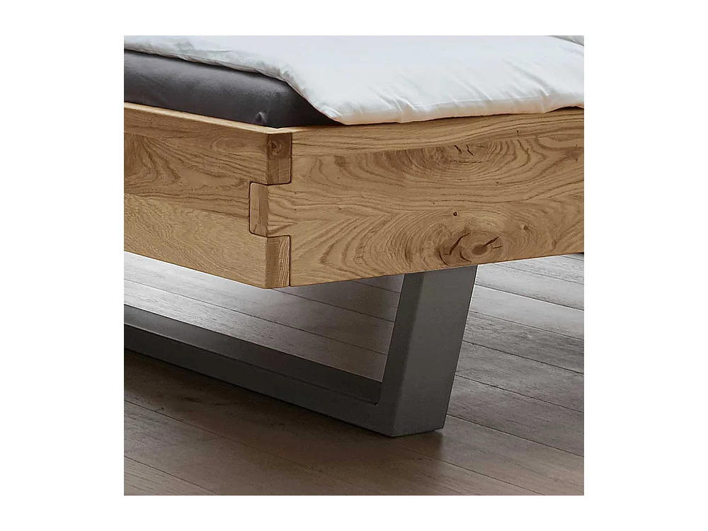 Massivholz Bett aus Wildeiche und Metall 2 Kopfpolster (dreiteilig)