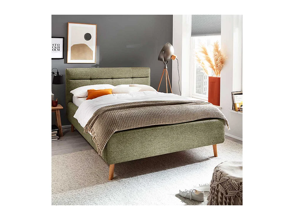 Gepolstertes Bett Skandi Grün mit Vierfußgestell aus Holz Eichefarben