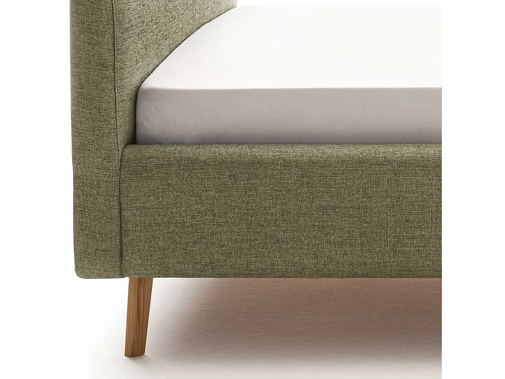 Gepolstertes Bett Skandi Grün mit Vierfußgestell aus Holz Eichefarben